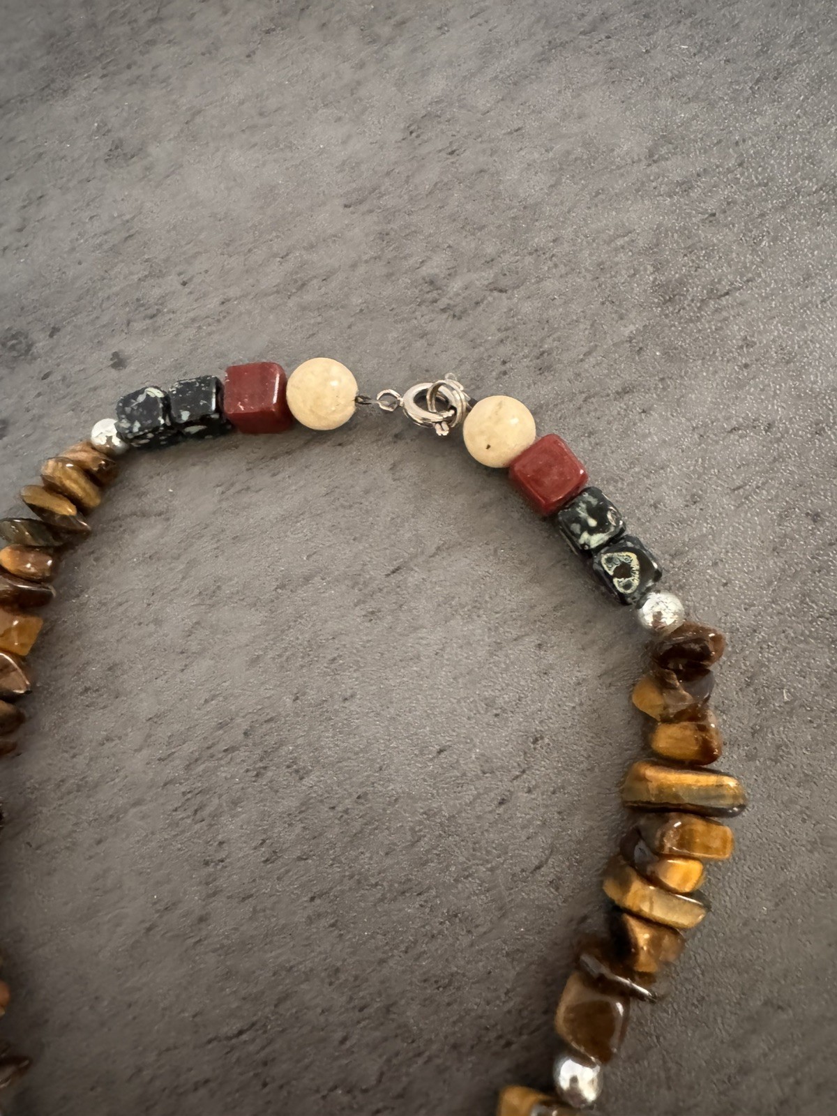 14” Choker Animal Carved Bear Tiger Eye Bead Necklace w/Bear Pendant Tribal Boho