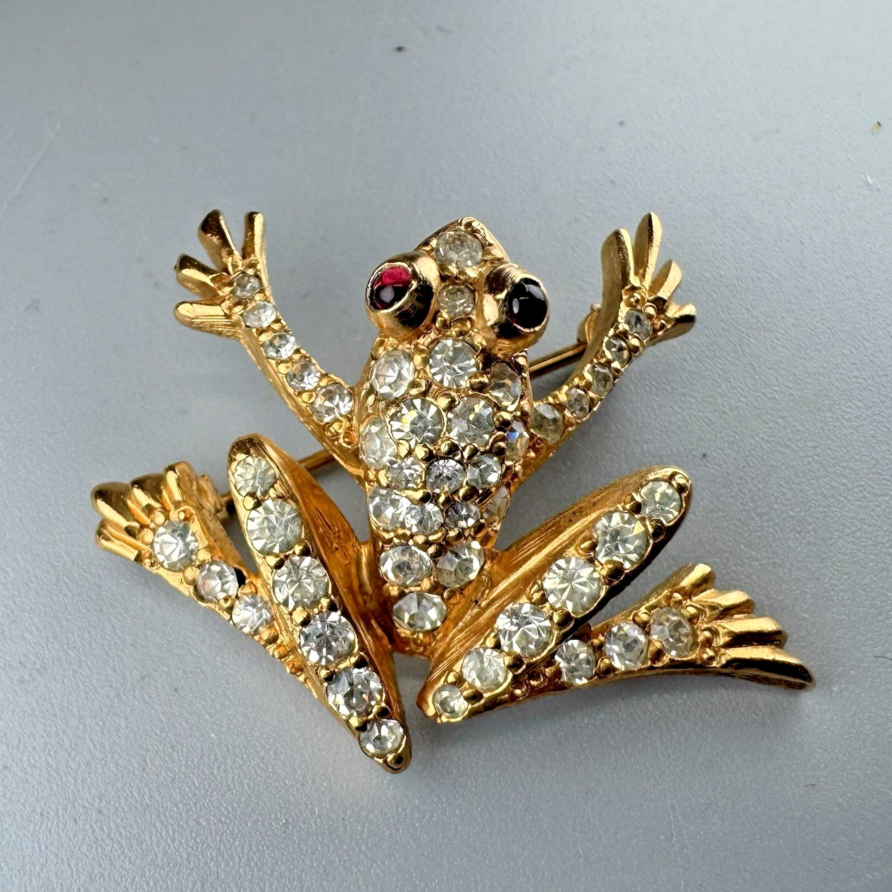 Vtg JOMAZ Frog Brooch Pin Gold-Tone Pave Clear Rhinestones Red Eyes Unsigned
