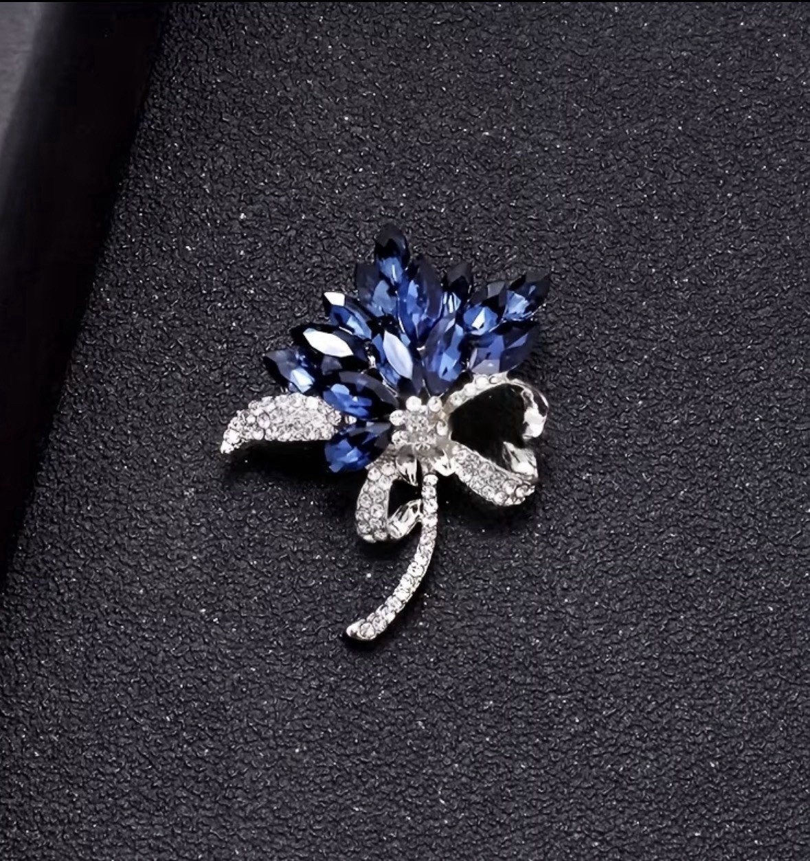Blue Crystal Flower Brooch Pin Silver Tone Rhinestone Bouquet Statement Jewelry