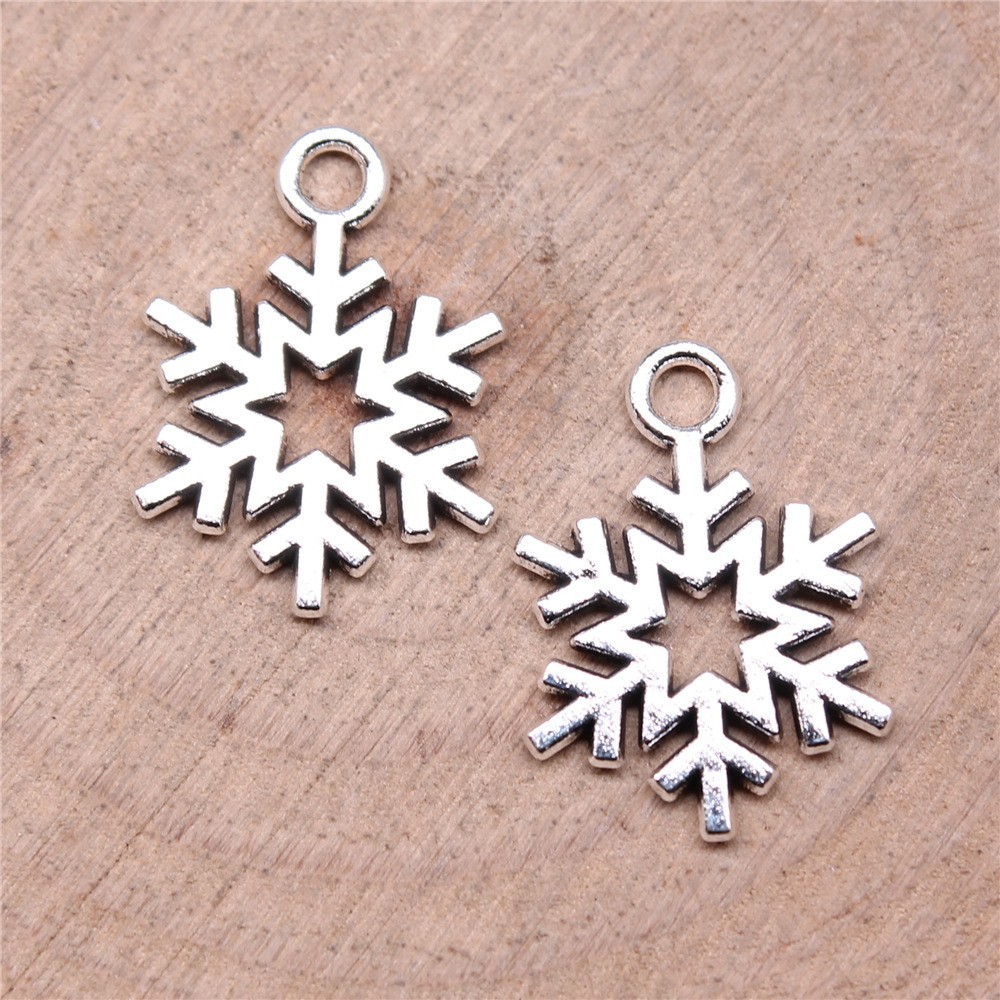 60PCS Silver Tone Metal Filigree Snowflake Charm Pendant Winter Holiday XCS72