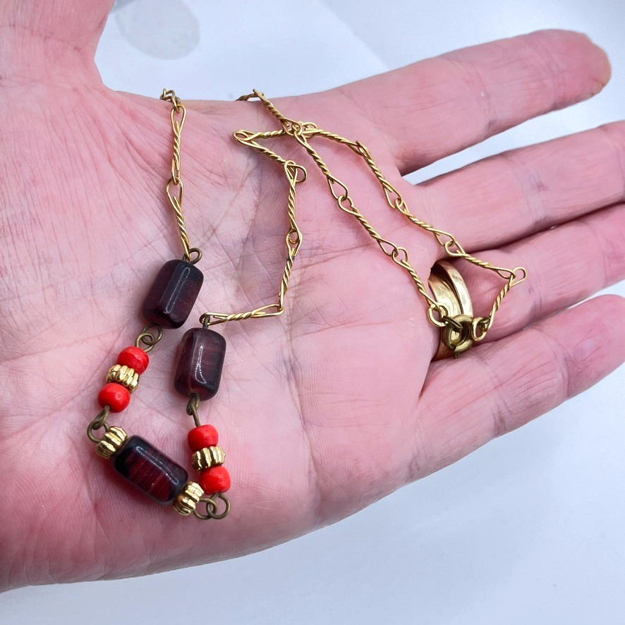 Red glass bead necklace decorative gold tone metal 40cm chain vintage Boho