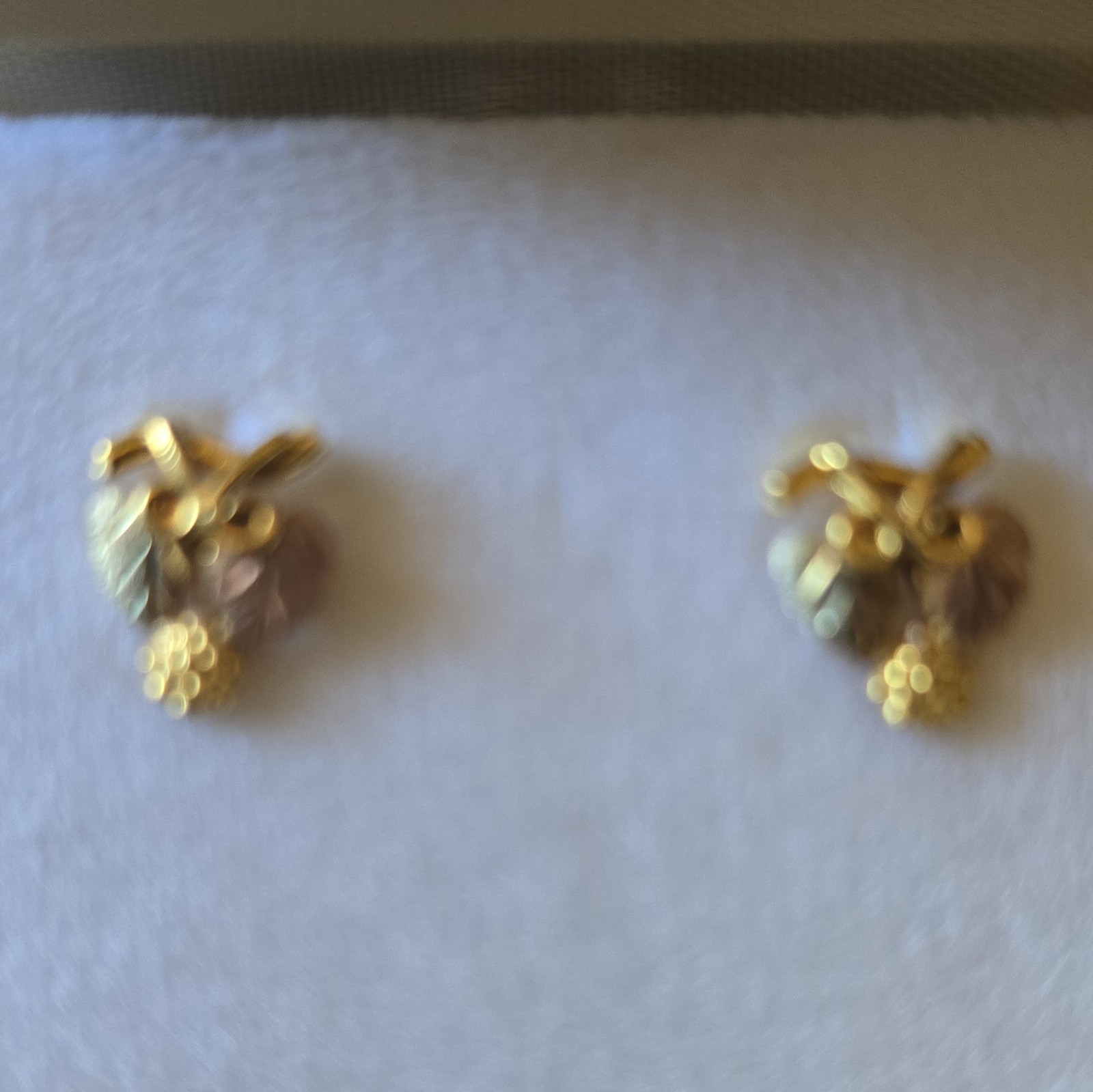 Landstrom’s Black Hills Gold Leaf & Grape Cluster Stud Earrings Butterfly Back