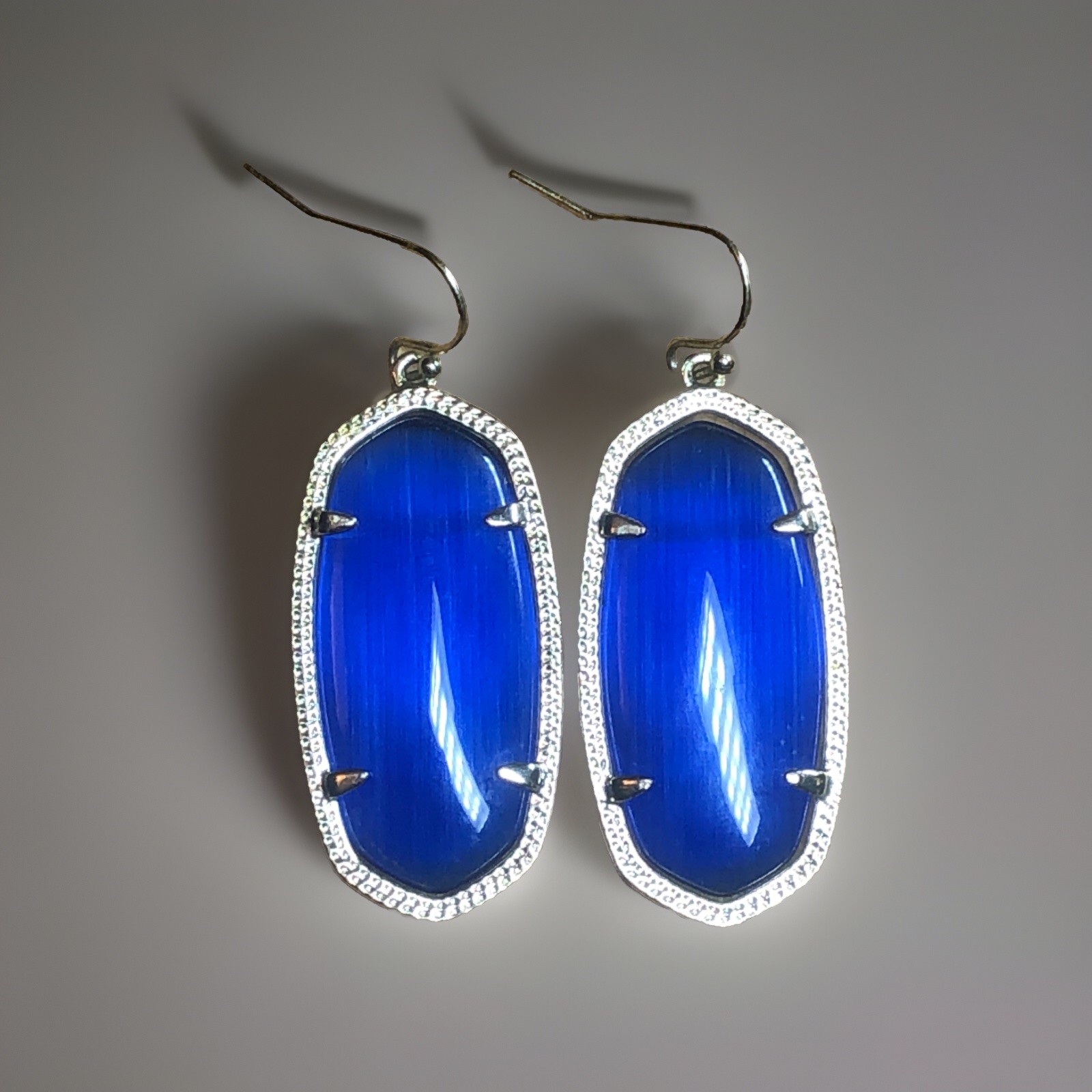 b47. Kendra Scott Elle? Gold tone Elongated Cobalt Blue Hook Earrings 1 7/8″
