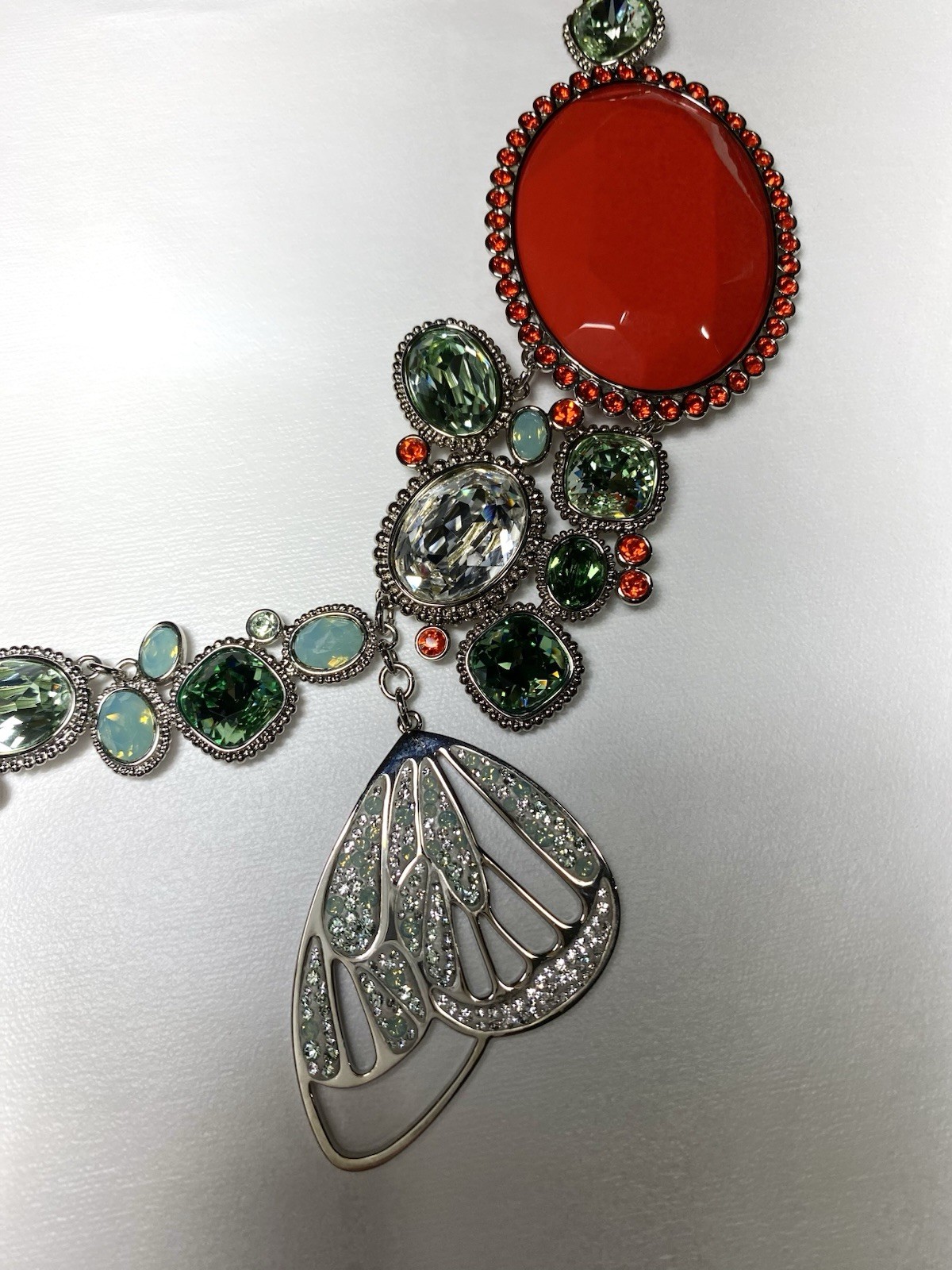 Beautiful Swarovski Crystal Necklace! Brand New!