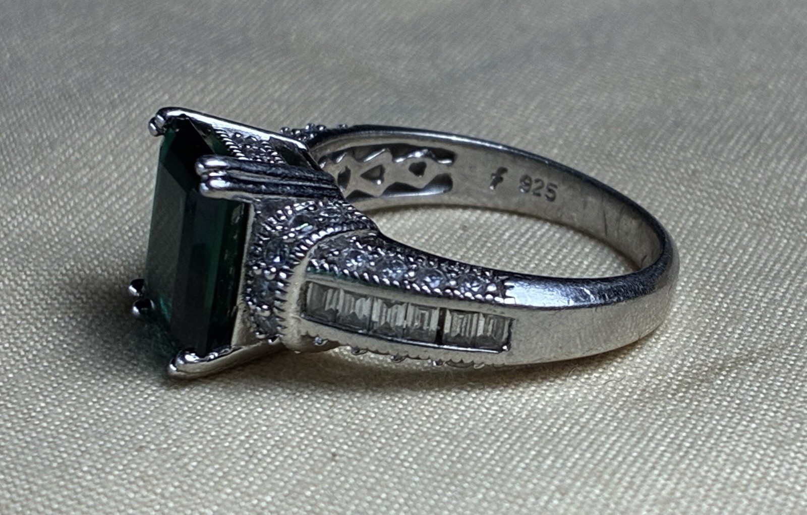 Stauer 925 Sterling Silver Band Ring Large Emerald-Cut CZ Prong Set size 7