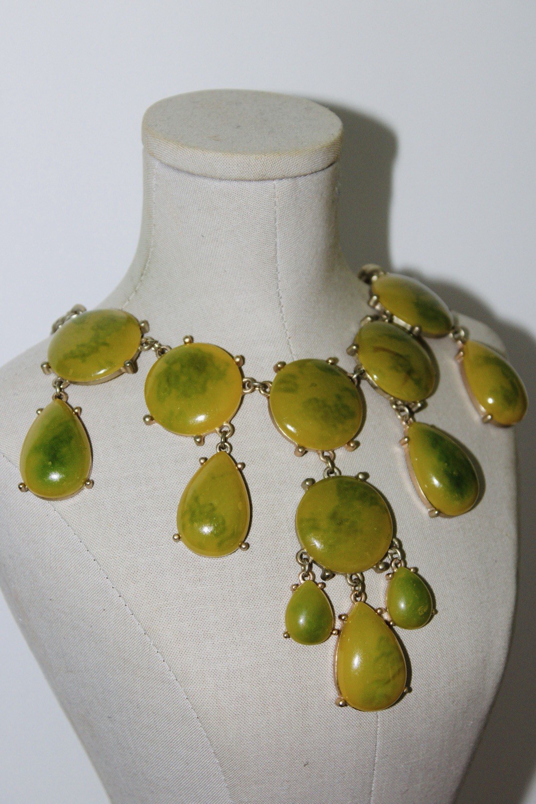 Vintage Ann Taylor Green Necklace Oval & Teardrop Bezel Cabochons Gold Tone