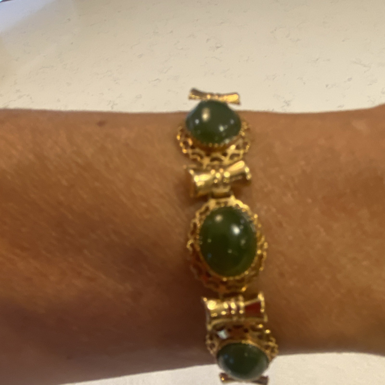 Gold-Tone Bar Link Chain Jade Bracelet Box Clasp Green Oval Cabochon Bezel 5