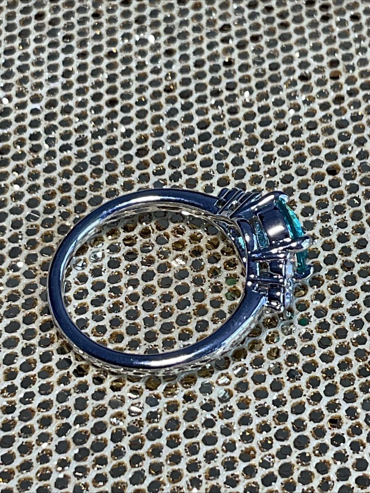 Moissanite Blue stone ring / silver tone / Size 7.25/ Very Good Condition