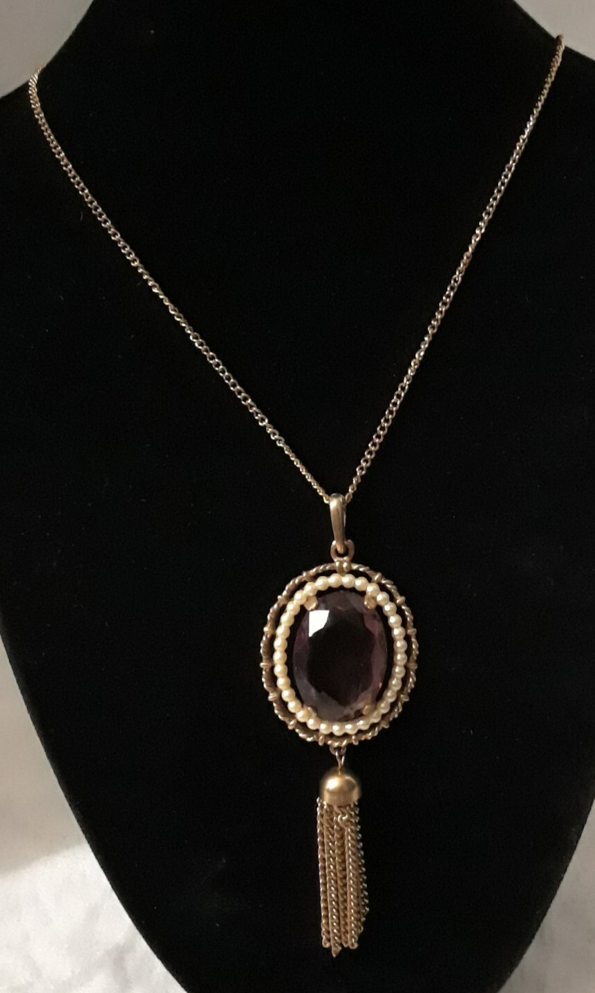 Vintage Purple Cut Oval Stone Surrounded Faux Pearls Gold Tone Tassel 24″ Chain