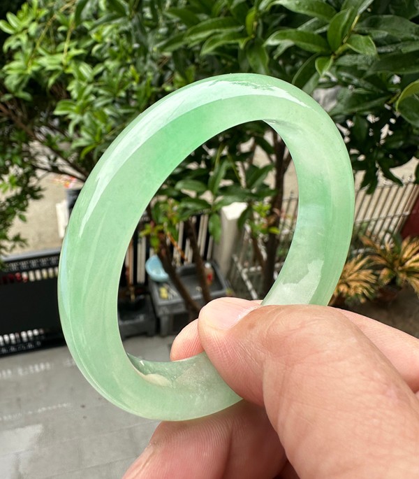 Grade A Natural Green Jadeite Bangle Icy Vivid Green Fine Jewelry Bracelet 56mm