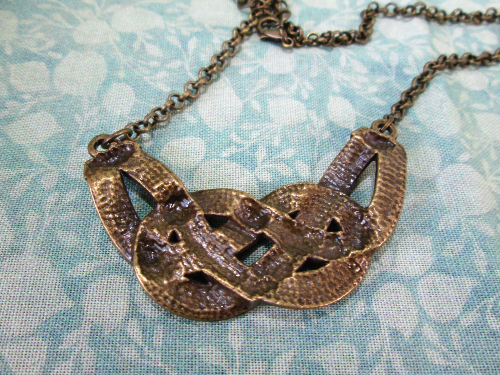 Antiqued Brass Tone Knotted Pendant Necklace 18″-20.5″ / 4N
