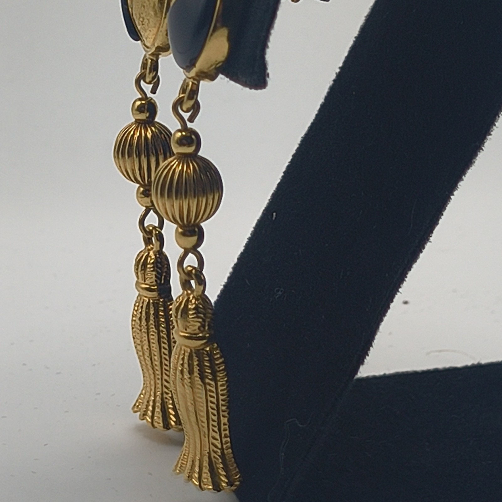 AVON Signed Gold Tone Dangle Drop Post Earrings Ribbed Bead Tassel Charm