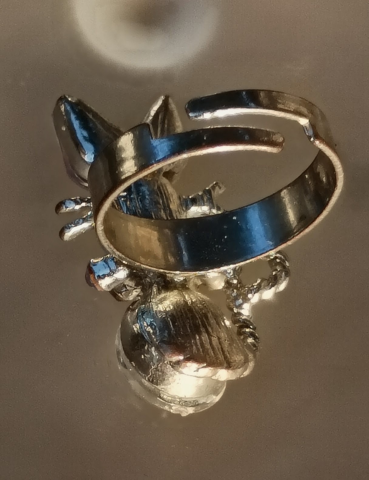 A Cat Ring the head & body is made w/2 Rivoli Cut Stones Adjustable in Size 7-9