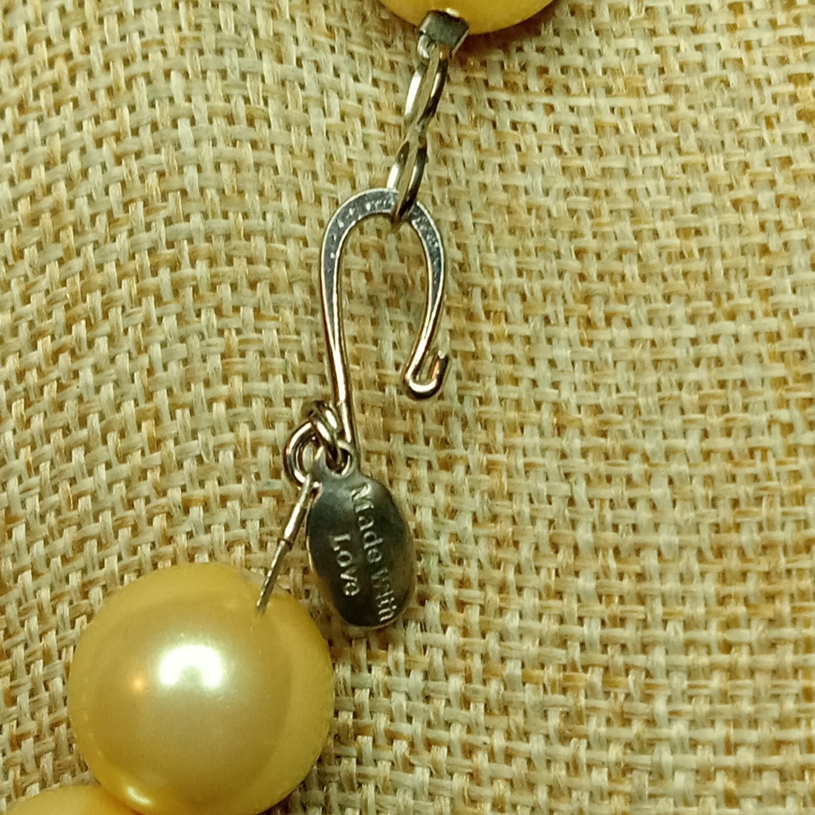 MADE WHIT LOVE Faux Pearls Necklace Mother Of Pearl Shell Pendent. 7844