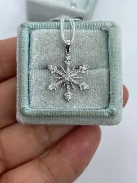 Round Cut Simulated Diamond Stunning Snowflake Pendant In 14K White Gold Plated