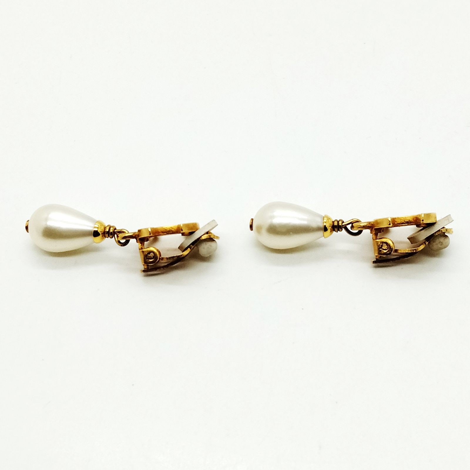 Chanel Earring Gold Whites 96P 2883388