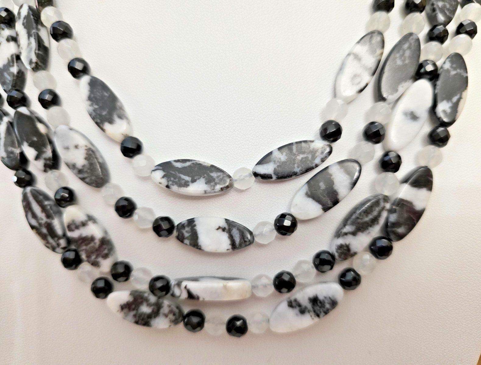 LOLA ROSE FOUR STRAND MONO QUARTZ & ZEBRA JASPER GEMSTONE NECKLACE 19″ – NWOT