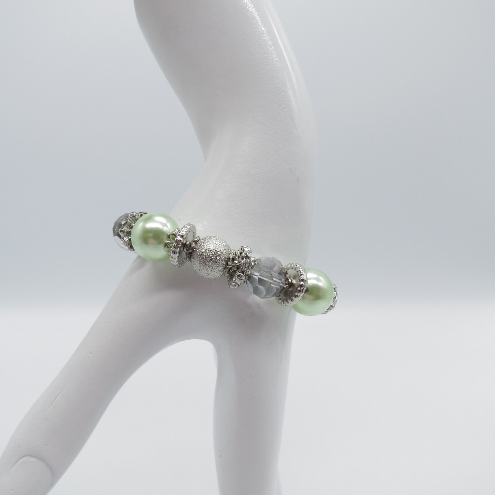 Green Pearlized Beads Stretch Bracelet Silver Tone Boho Everyday Wear 6.75″