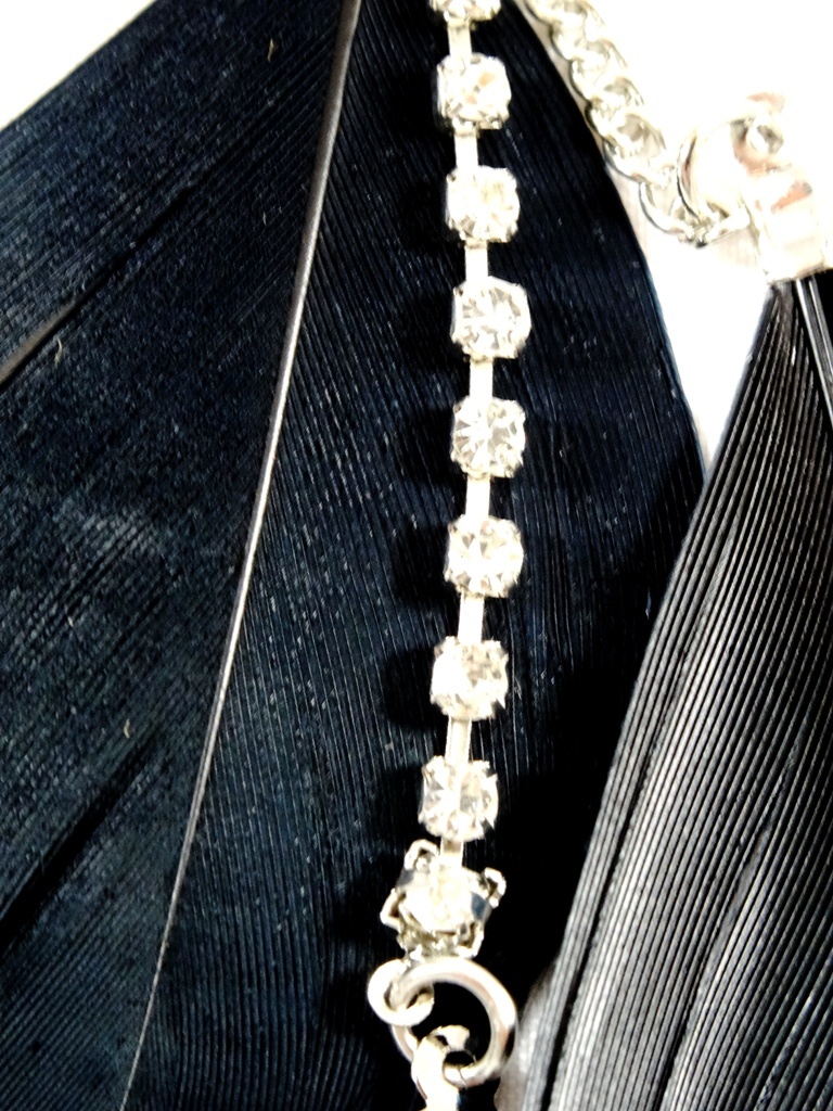 New Pair of Classic Black Authentic 3 Feather Earrings with Rhinestones #E1157
