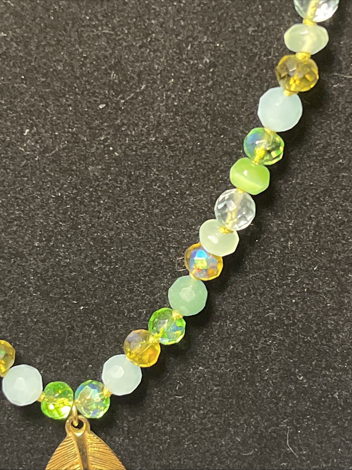 Cookie Lee Green Glass Bead & Gold Tone Leaf Necklace 14-18”