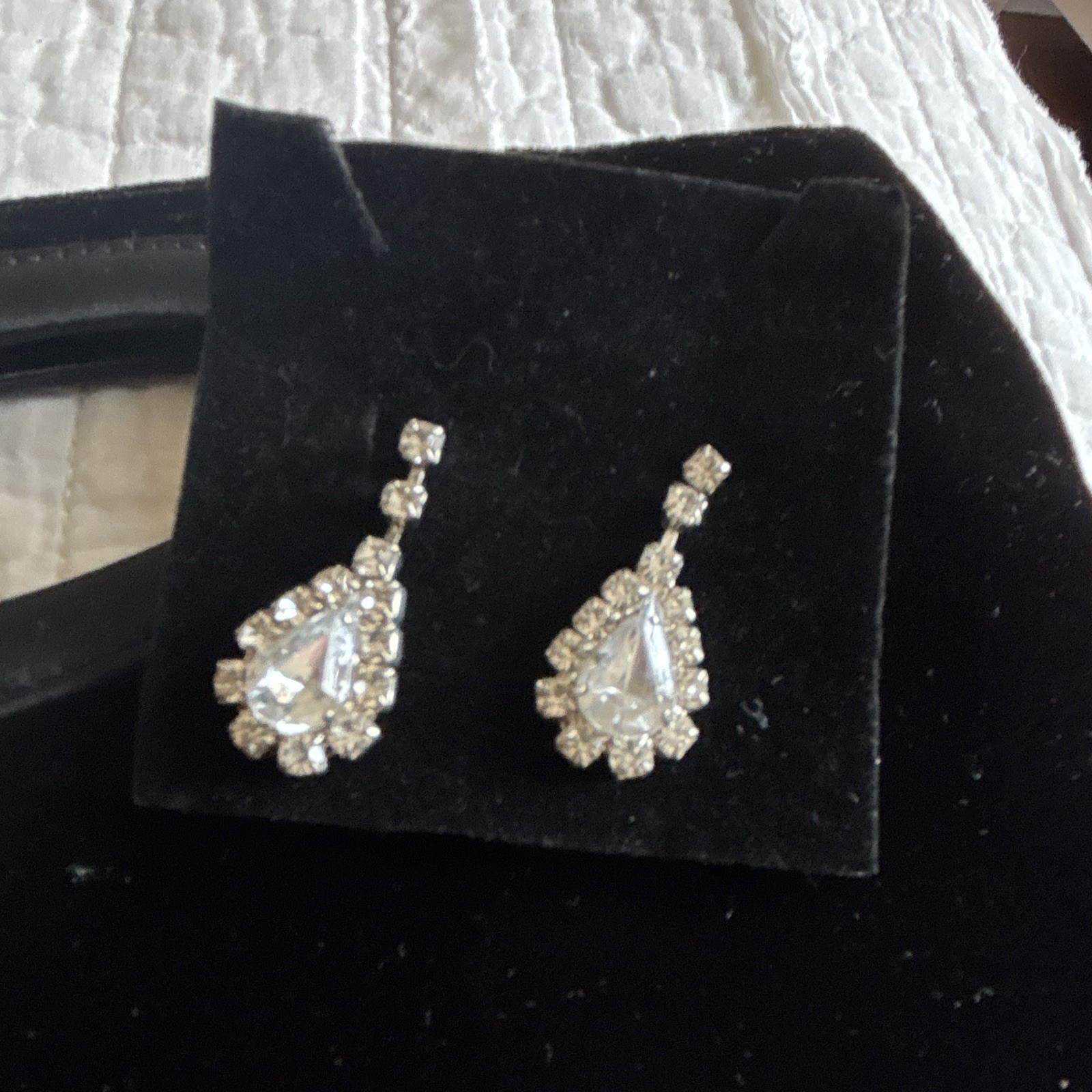 Silver Tone Clear Crystal Rhinestone Teardrop Dangle/Drop Earrings for Lobe
