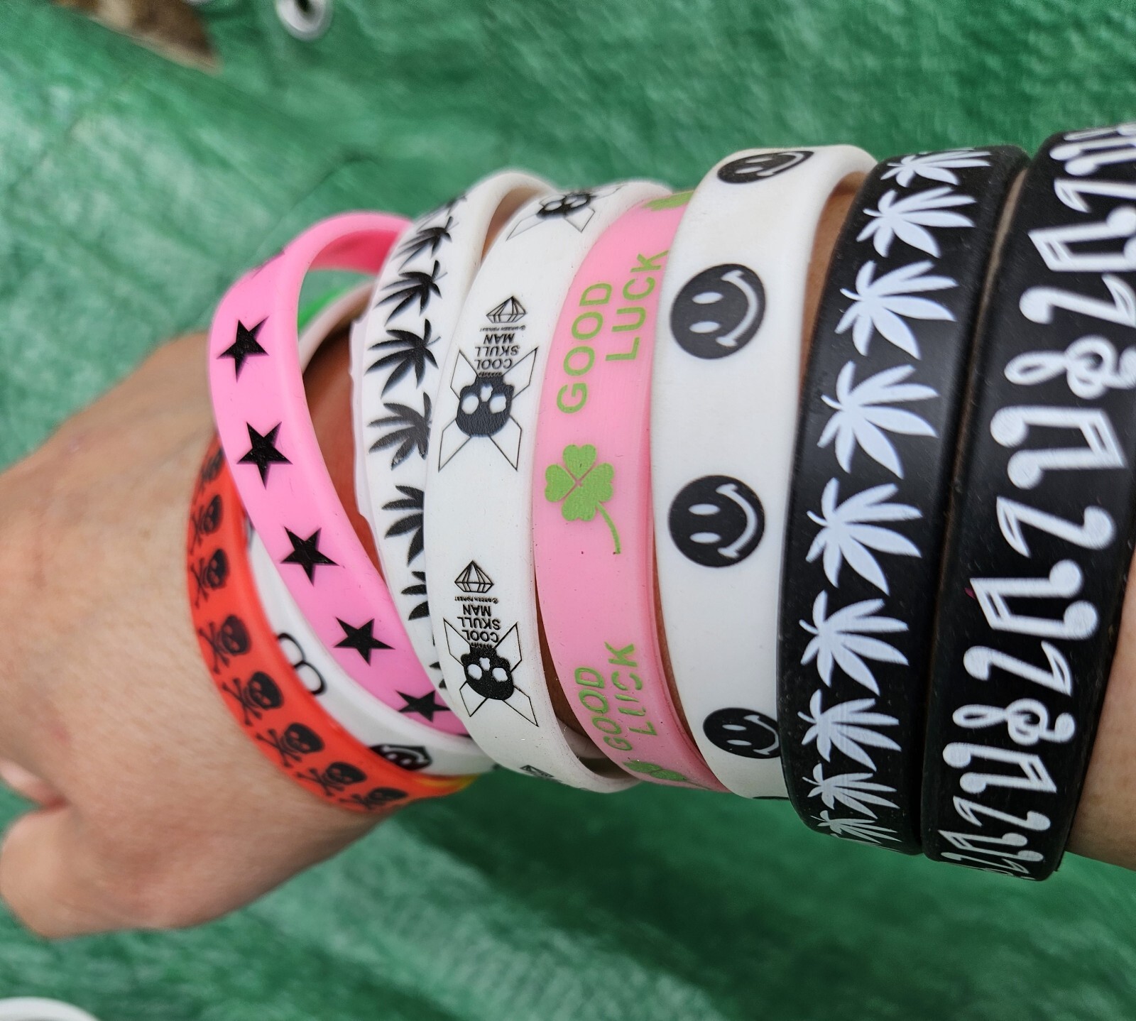 5x Unisex Adults Fashion Silicone Rubber Bands Bracelets Spotted Mixed Designs