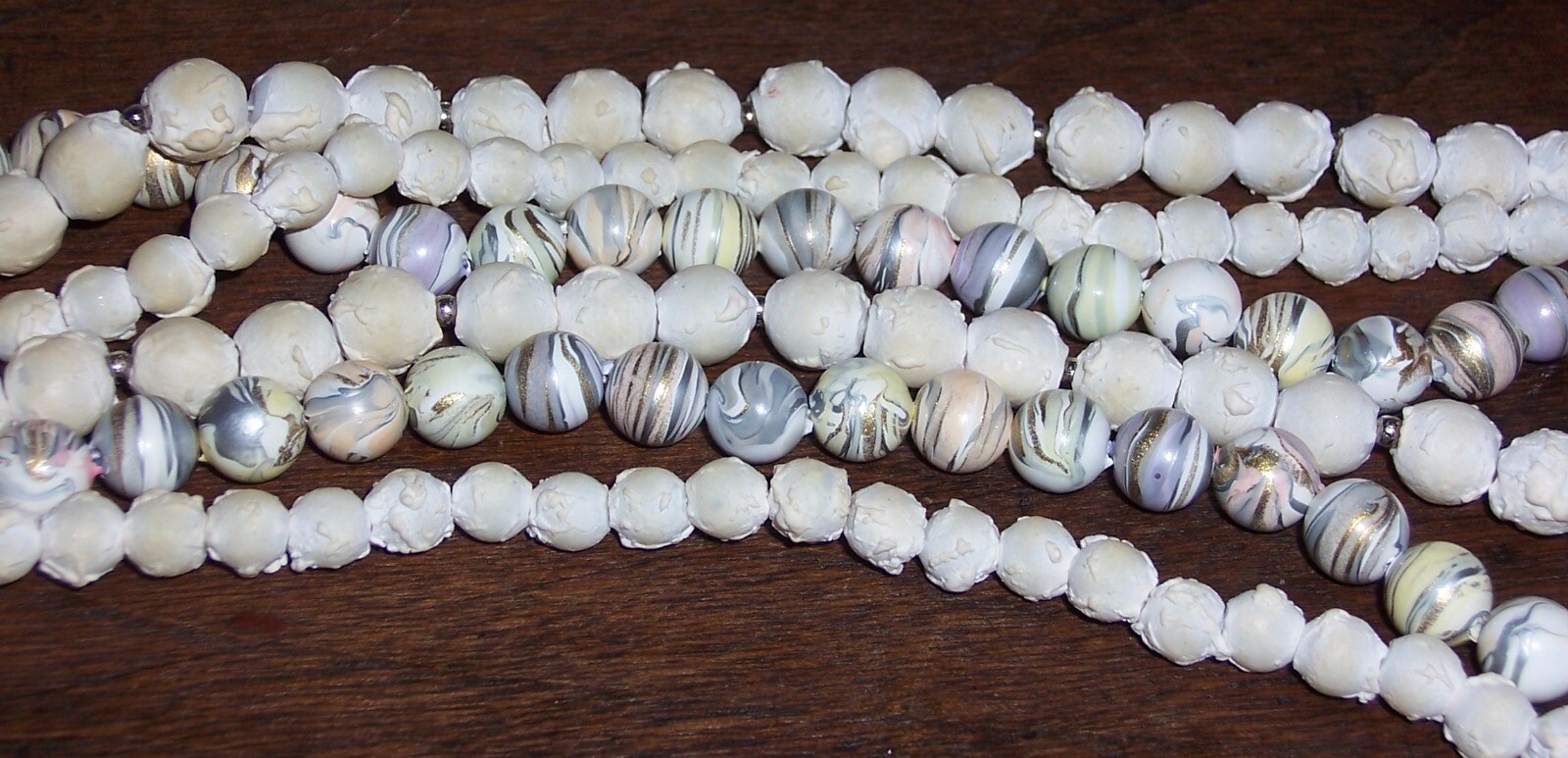 3 Strand Unusual Bead Necklace – Plastic Swirl & Off-White Bumpy – No Mark #N282