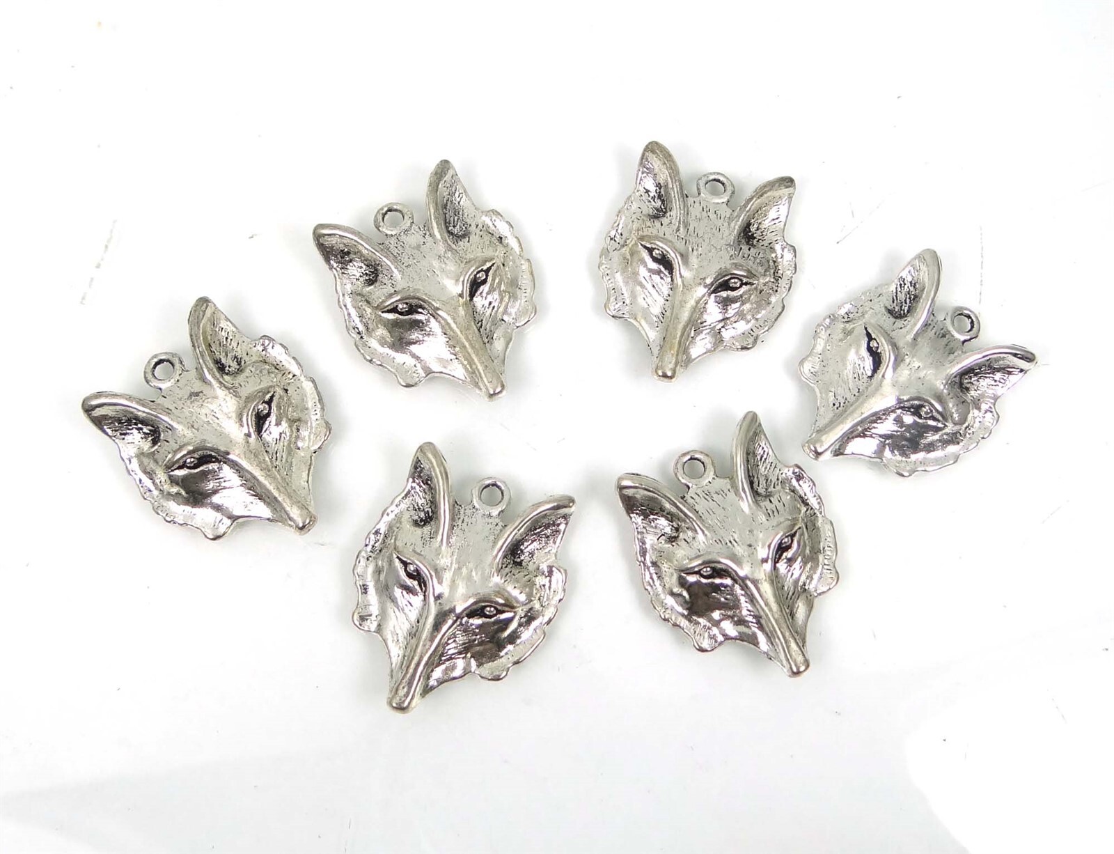 4 Wold Head Antique Silver Pewter / Alloy Charm Pendnat 28x23mm