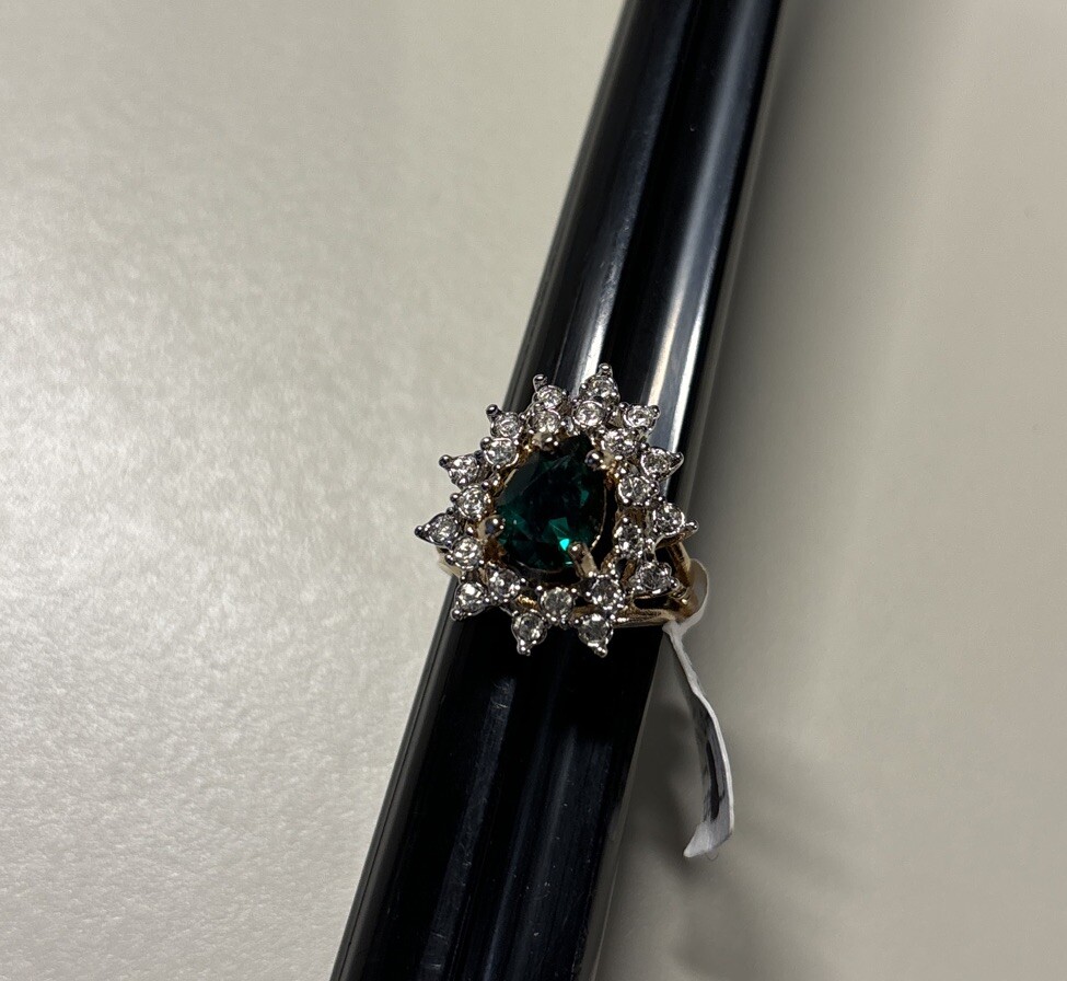 Vintage 18K HGE Gold Plated Green Pear Cluster Ladies Ring Size 5 NOS