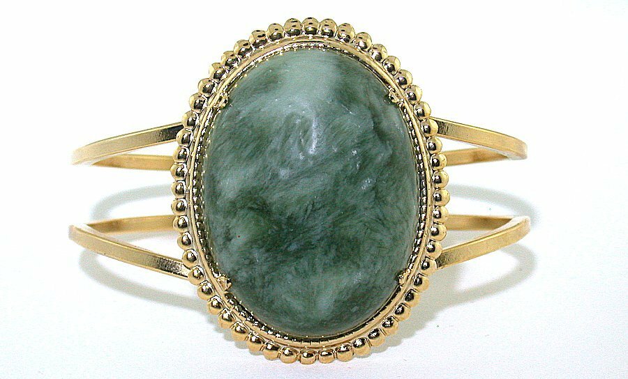 40×30 Banded Canadian Jade Cab Spring Load 7 1/2 Inch Goldplated Cuff Bracelet
