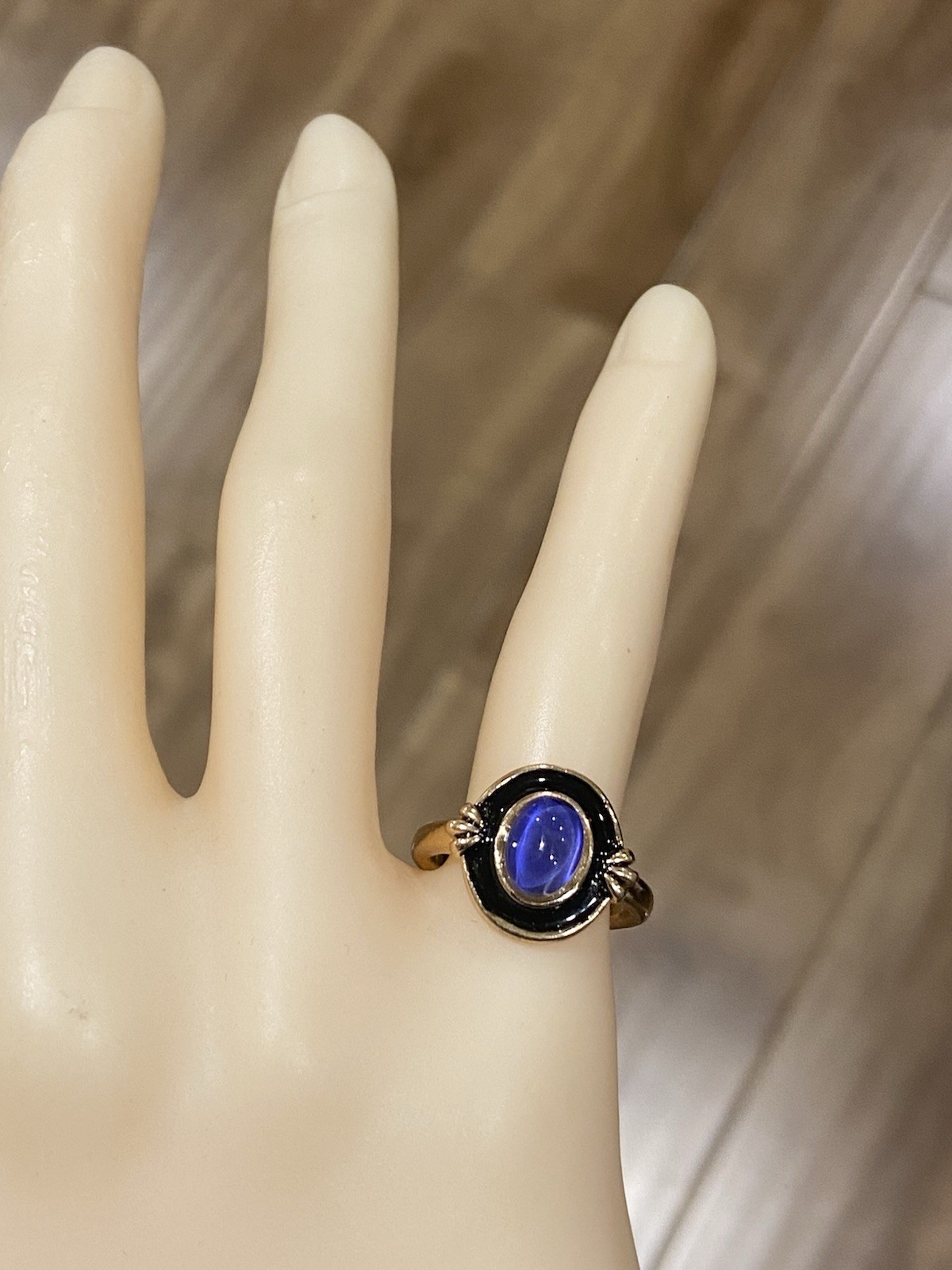 Elegant Gold-Plated Copper Mood Ring | Black Enamel & Oval Glass Stone Size 6