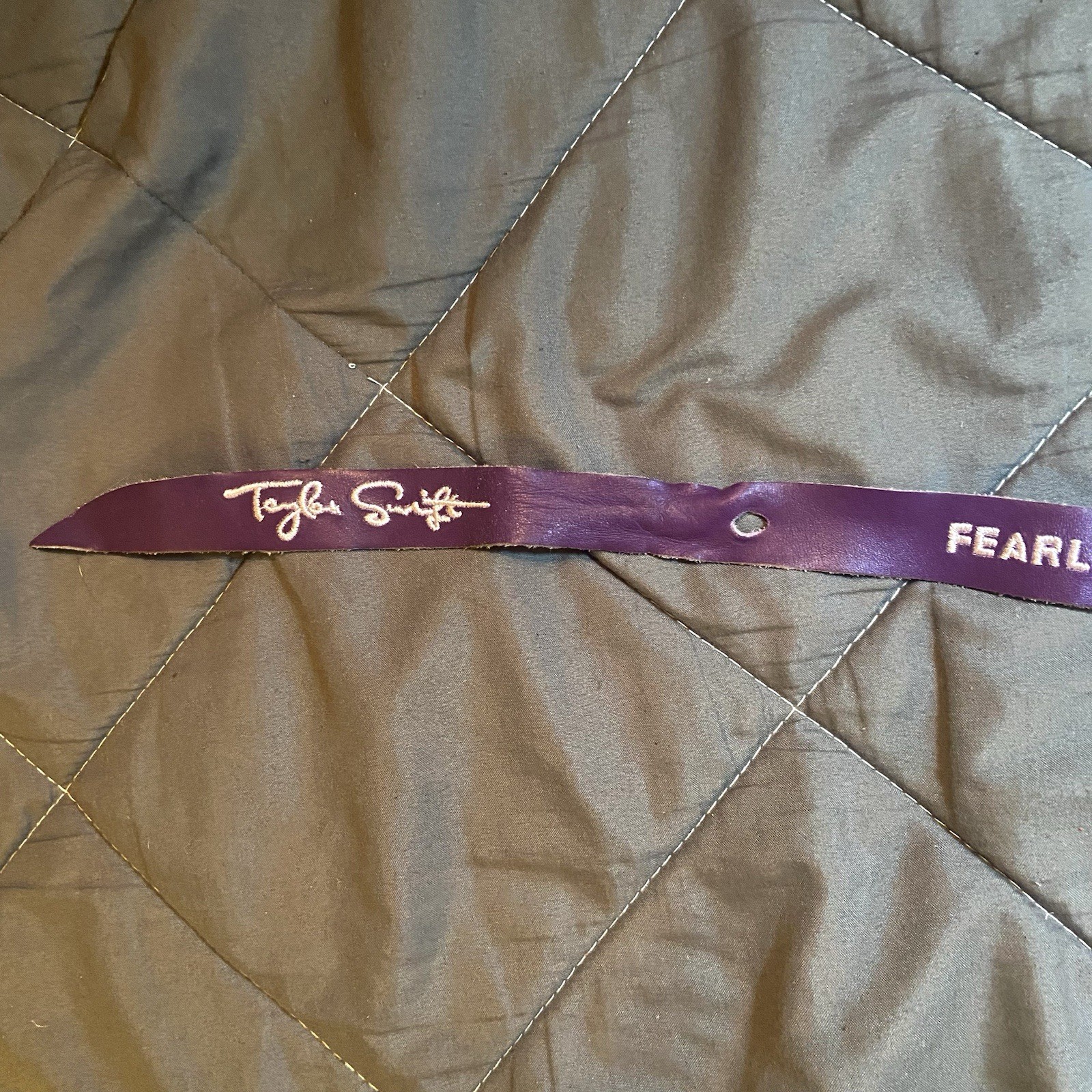 Taylor Swift “Fearless” Leather Bracelet (Purple) – Official Merch – Rare Item