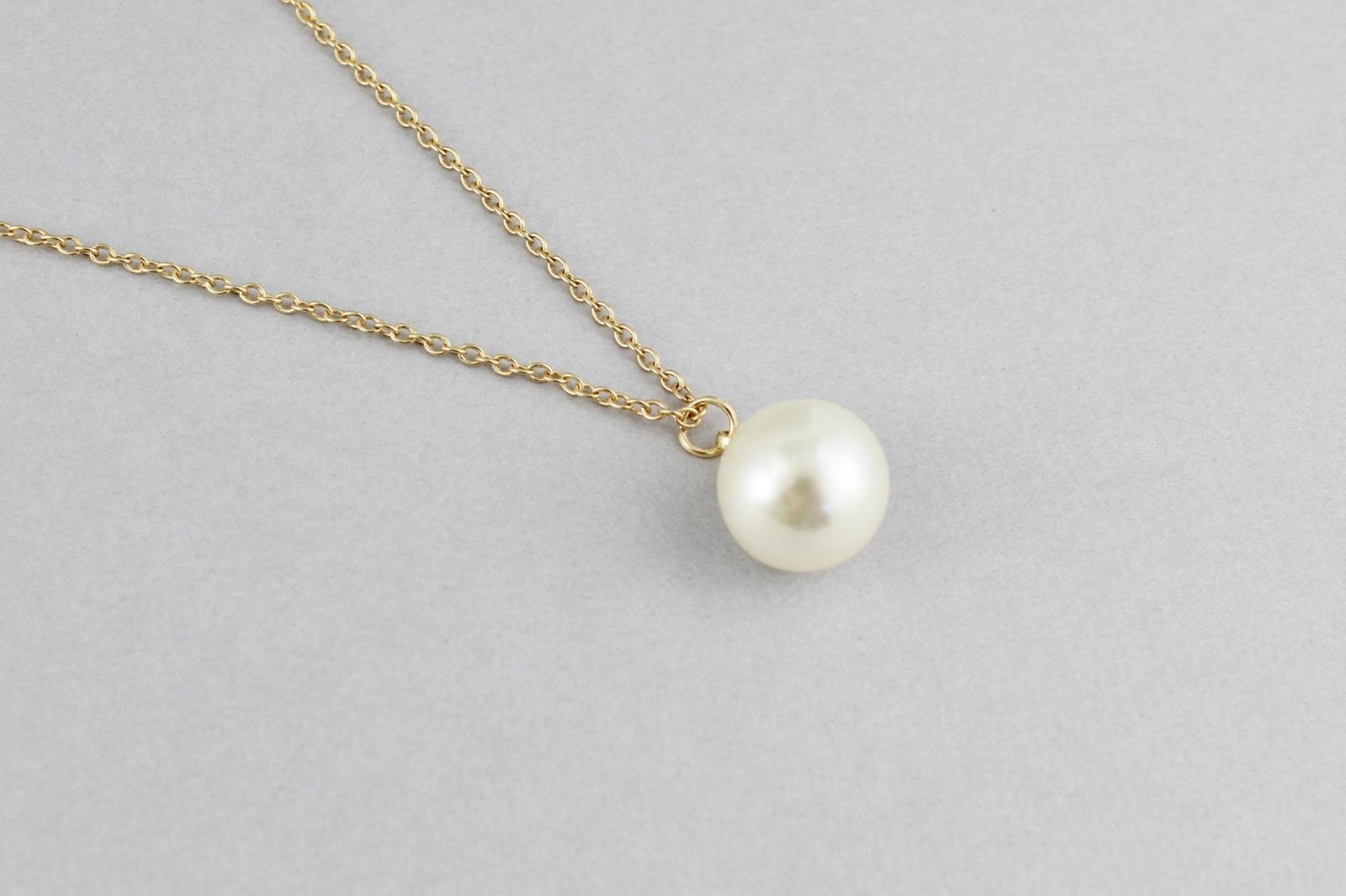 Gold faux pearl necklace pendant 17″ long chain 11 mm white faux pearl bead