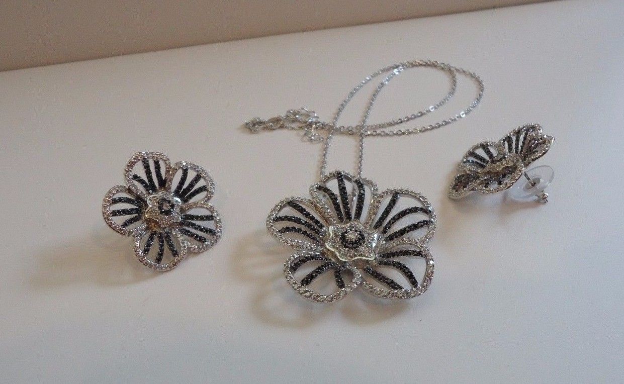 925 STERLING SILVER FLOWER PENDANT NECKLACE & EARRING 11 CT LAB SIMULANT DIAMOND