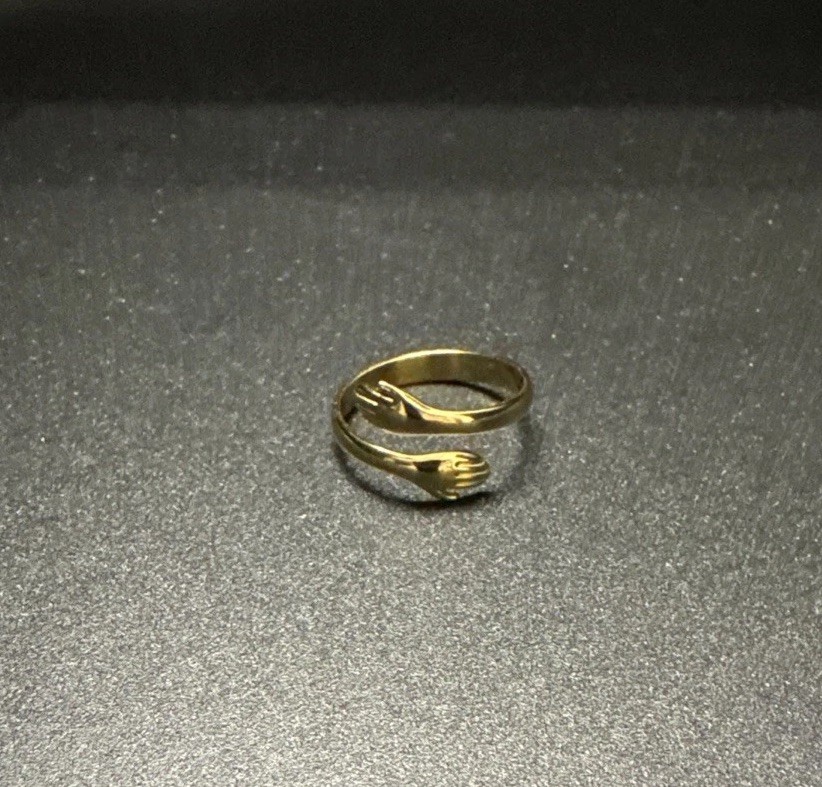 Plunder Design Trendy Fashion Jewelry Adjustable Gold Hug Hands Ring