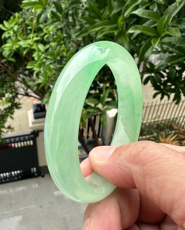 Grade A Natural Green Jadeite Bangle Icy Vivid Green Fine Jewelry Bracelet 56mm