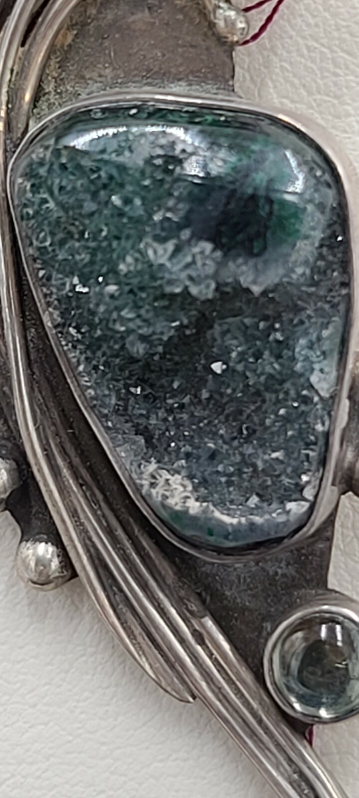 PENDANT & BROCH : DREWSY of SERAPHINITE w/ TOURMALINE
