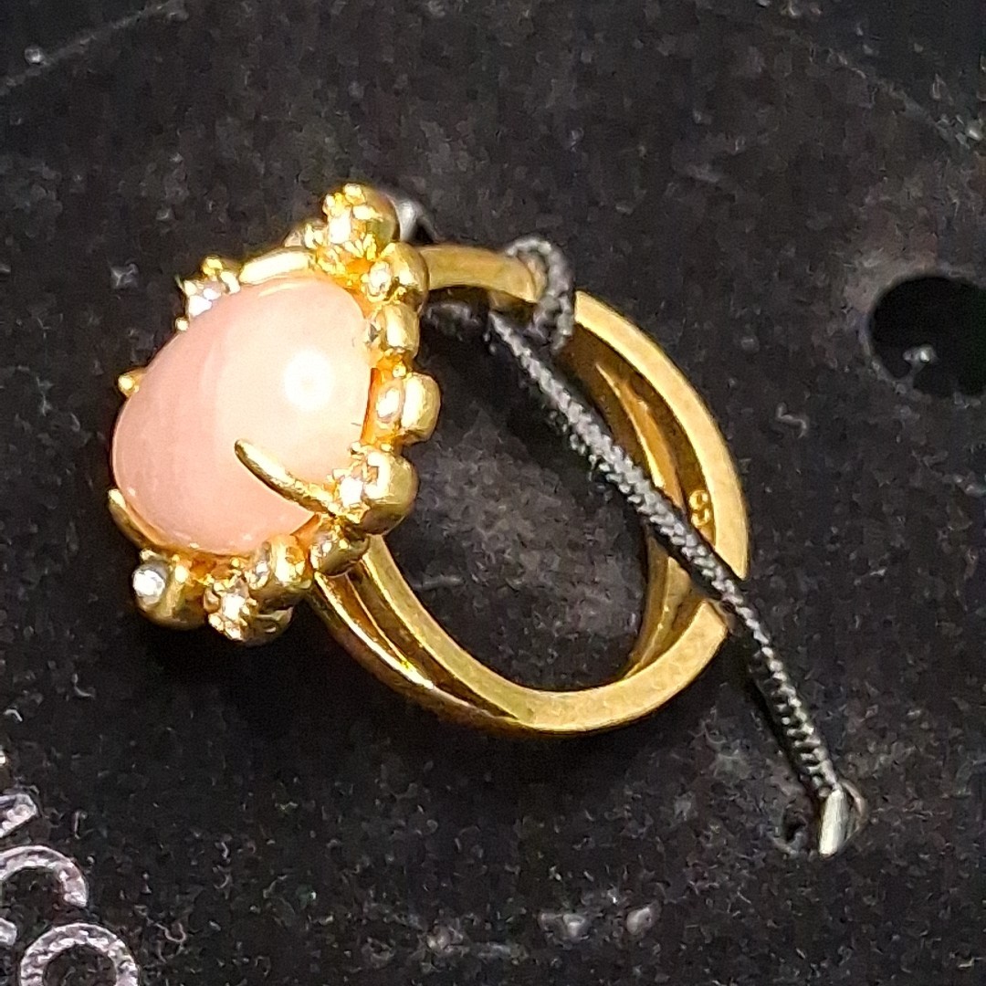 MIMCO Majesty Ring Pink Quartz Whit Crystal Gold Tone. NWT 15.271