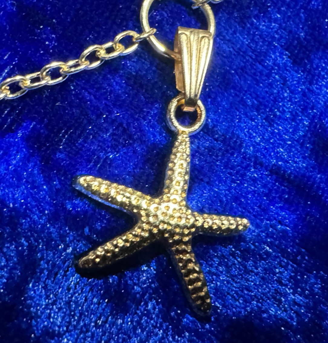 Seahorse & Starfish Pendent Necklace Chain KC Gold Color Plated 18 in + 3 in Adj