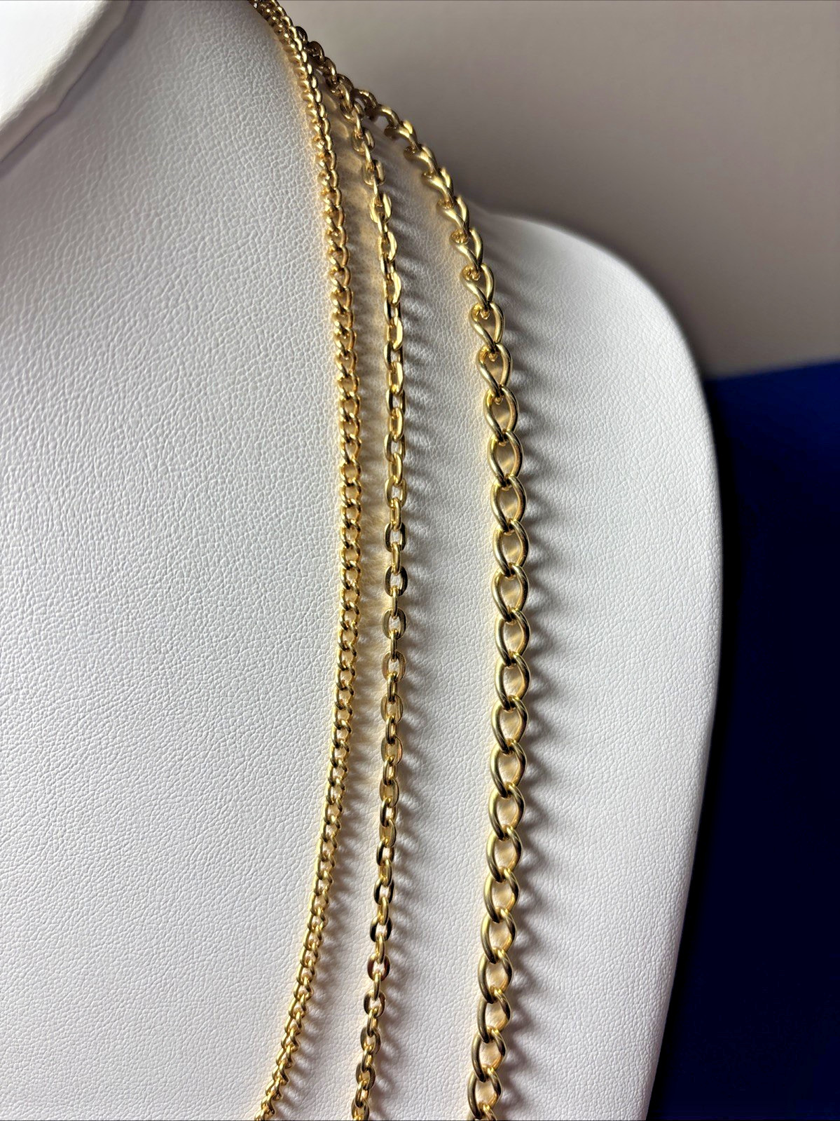 Vintage Triple Strand Gold Tone Graduated Link Chain Necklace 20″-27″ NN-103