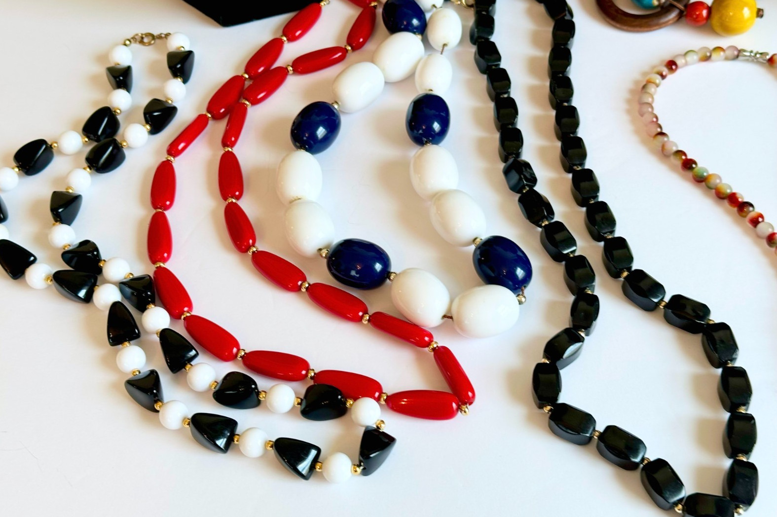 Lot of 13 Necklaces Mixed Materials & Designs Vintage & Contemporary N-51