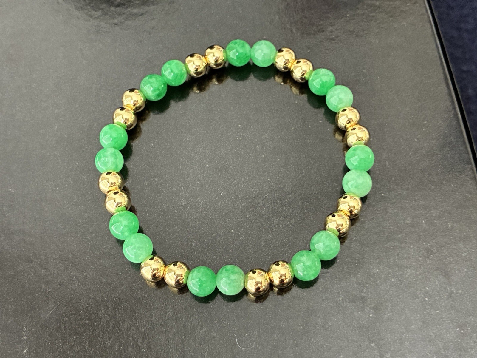Green Stone Round Beaded Stretch Bracelet Gold Tone Spacer Beads
