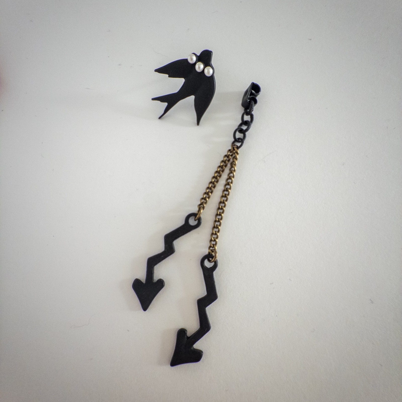Betsey Johnson Alice Wonderland Clock Arrows Bird Crystal Mismatch Earrings