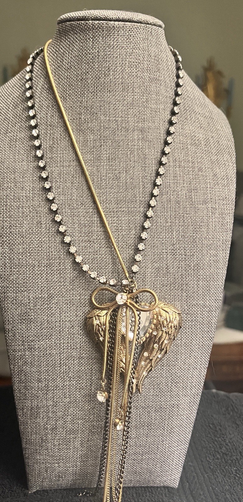 RARE BETSEY JOHNSON FLY WITH ME GOLD ANGEL WINGS CRYSTAL HEART NECKLACE W/BOW