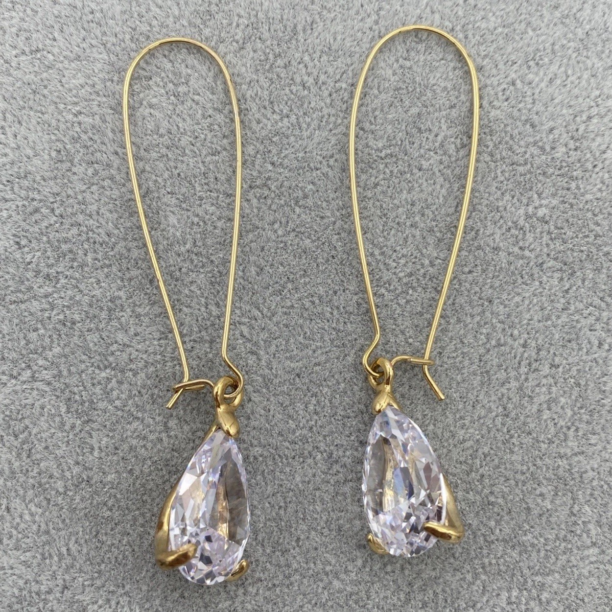 Vintage Gold Tone Pear Shaped Clear Crystal Kidney Wire Dangle Drop Earrings