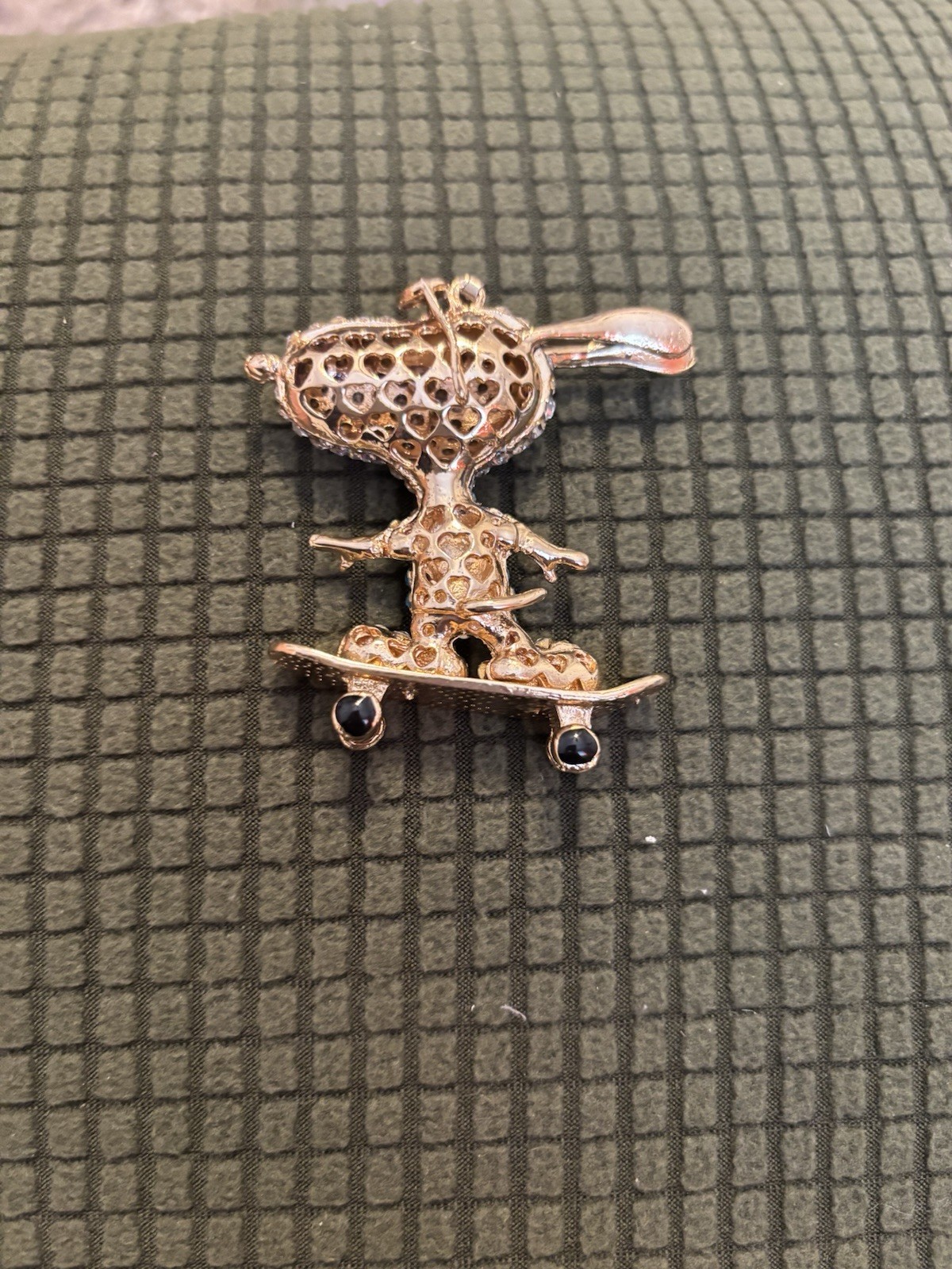 Bling Snoopy “Joe Cool” Skateboard Crystal Rhinestone Pendant / Charm