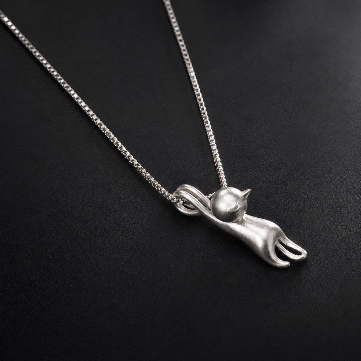Silver Tone Stretching Cat Pendant Necklace 18” Kitty Charm Chain Pet Lover Gift