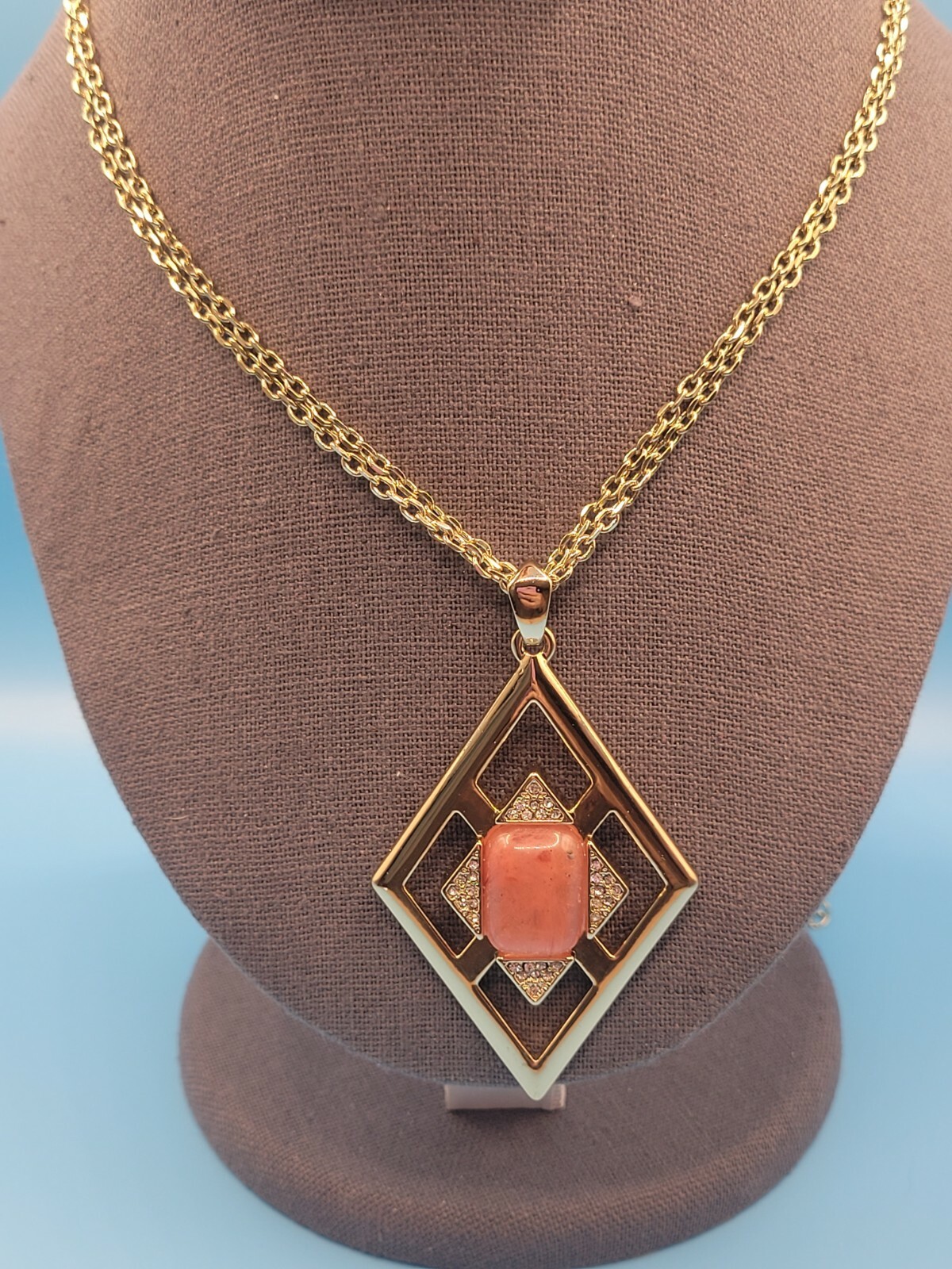 NWT White House Black Market Cutout Coral Color Stone Pendant 32″+ Necklace
