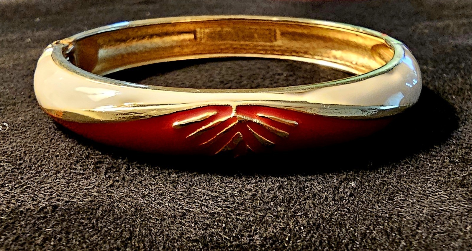 Jin Long Xing Red White Enamel Gold-Tone Hinged Bangle Bracelet Signed