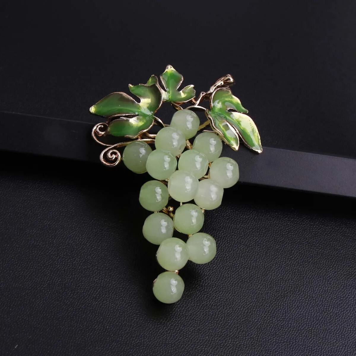 Luxury Glass Grape Brooch Pin Fruit Collar Badge Chic Plant Corsage for Women